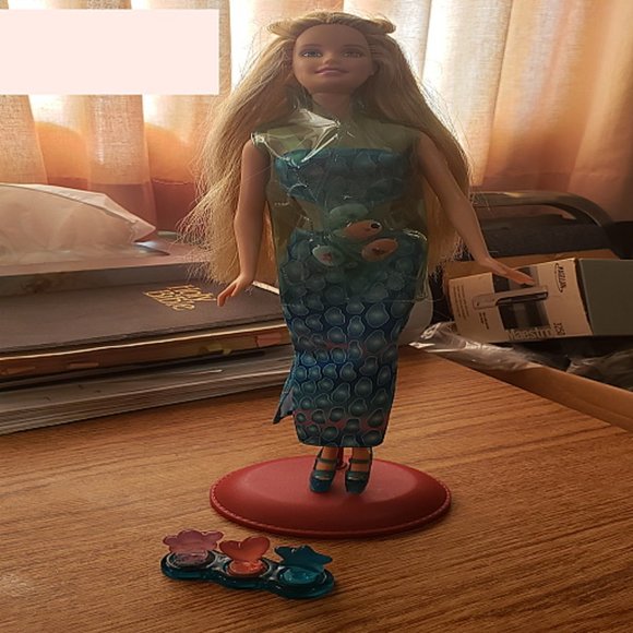 Retired 20/02 Amazing Nails Barbie - Picture 2 of 2